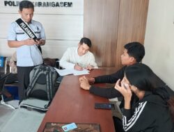 Personil Sat Intelkam Polres Karangasem Berikan Pelayanan Kepada Masyarakat dalam Pembuatan SKCK