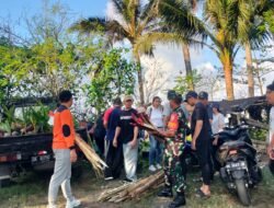 Babinsa Penyaringan Dampingi kegiatan Mitigasi Struktural Penanaman Pohon Pesisir Pantai