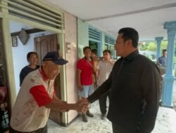 Plt. Bupati Subandi Bantu Perbaikan Rumah Terbakar di Desa Semambung, Wonoayu