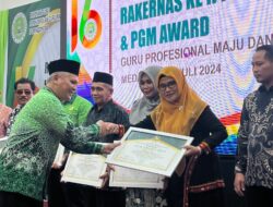 Kasi Pendis Kementerian Agama Kabupaten Bener Meriah menerima Award PGM Indonesia