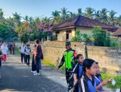 Babinsa Sertu Nyoman Agus Mahendra Kawal 1200 Warga Binaan, dalam Kegiatan HUT Desa Penyaringan Ke 174 Tahun