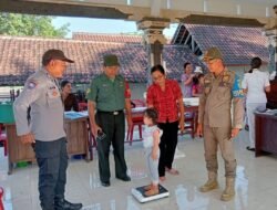 Wujudkan Balita Sehat, Babinsa Perancak Serka Khoirianto Dampingi Pelaksanaan Posyandu Di Desa Binaan