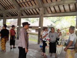 Ps Kanit Binmas Polsek Abang pantau Kegiatan Keagamaan Usaba Nyepi Desa Kesimpar, Kecamatan Abang