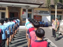 Sinergitas TNI-Polri dalam Melatih PBB dan Gerak Jalan Di SMP Negeri 5 Abang