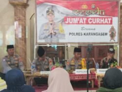 Kasat Binmas Dampingi Kapolres Karangasem Giat Jumat Curhat di Masjid Asasut Taqwa Desa Siduwati Sidemen Karangasem