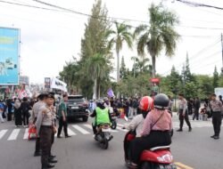 Ratusan Personel Polresta Pangkalpinang Amankan Aksi Kawal Putusan MK Di Titik Nol Kilometer Pangkalpinang*