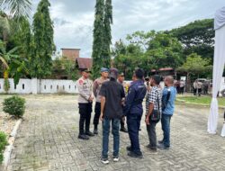 Amankan Pendaftaran Cakada, 110 Personel Polres Aceh Timur Disiapkan di Kantor KIP