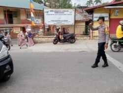 Wujud Pelayanan, Polsek Bebesen Lakukan Strong Point Pagi Di Titik Padat Aktifitas Masyarakat Dan Anak Sekolah