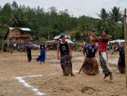 Para Pemain Wajib Memakai Kain Sarung, Sepak Bola Mini (Tetue)mulangak,mulungkep