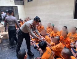 Polres Malang Gelar Jumat Berkah, Beri Makanan Tambahan Kepada Tahanan