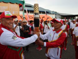 Kirab Api PON XXI Aceh-Sumut Tiba Di Aceh Tengah Ribuan Warga Padati Kota Takengon