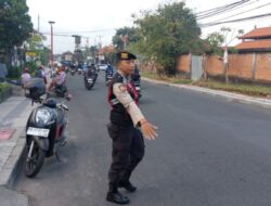 Beri Pelayanan di Pagi Hari, Personil Polsek Bangli Laksanakan Pengaturan