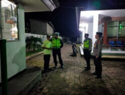 Personil Polsek Kintamani, Melaksanakan Kegiatan Blue Light Patrol Jaga Kamtibmas Tetap Kondusif di Malam Hari
