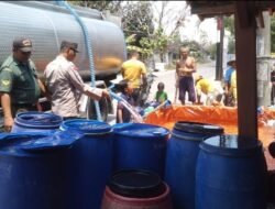 Sinergitas TNI Polri di Bojonegoro Beri Bantuan Air Bersih Untuk Warga Ngasem