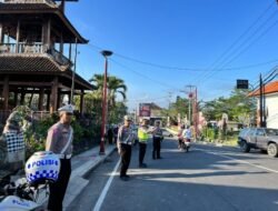 Jelang Hari Raya Galungan, Personil Polsek/Polres Bangli Laksanakan Pengamanan Pasar Tumpah