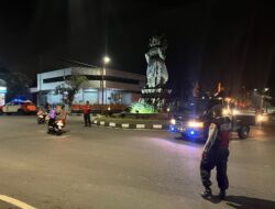 Sat Samapta Laksanakan Gatur dan Giat Blue Light Randis R4, di Pusat Keramaian Malam Di Kota Bangli Demi Kenyamanan Dan Kelancaran Arus Lalu lintas Pada Malam