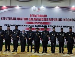 Delapan Pj Bupati Terima SK Perpanjangan Masa Jabatan dan 13 Pjs. Bupati/Wali Kota Dikukuhkan Pj Gubernur Jatim