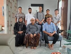 Dek Fad Silaturahmi Dengan Zaini Abdullah Mantan Gubernur Aceh