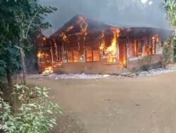 Kebakaran Hebat di Midai, Satu Rumah Warga Habis Dilalap Api