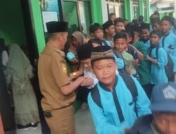 Hadiri Peringatan Maulid Nabi, Kades Kohod Beri Hadiah Alat Hadroh untuk SMPN 4 Pakuhaji