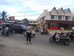 Polsek Samudera pengamanan Arus Lalin pada giat Strong Point Pagi