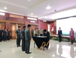 PJ Bupati Majalengka Melantik dan Mengambil sumpah jabatan Kepala Dinas Pendidikan dan Kepala Dinas Lingkungan Hidup.