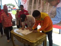 PMI Kab. Tapin Gandeng PT BRE, Berikan Beasiswa Kepada Dua Pegiat Melanjutkan Study di Jurusan Teknologi Darah di Stikes Husada