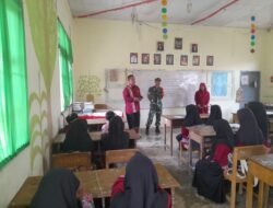 Babinsa Berikan Wasbang Dan Bela Negara Kepada Siswa Siswi SD 1/ Jagong
