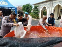 Dukung Program Ketahanan Pangan Polres Serang dan Polsek Jajaran Gelar Penebaran 200 Ribu Benih Ikan