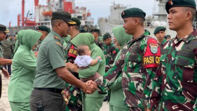 Dandim Dan Ketua Persit KCK Cabang XX Kodim 0103/Aceh Utara hadiri Upacara Pemberangkatan Satgas Pamtas RI-PNG.