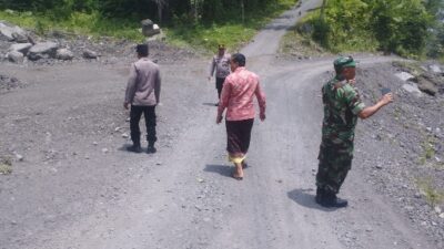 Kapolsek Bebandem Bersama Forkompincam, Melaksanakan Risk Assessment / Pengecekan Tempat Penyimpanan Logistik Pilkada 2024 Pada Rawan Banjir