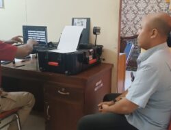 Personel Urident Sat Reskrim Polres Karangasem, Berikan Pelayanan Sidik Jari