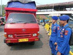 Seberangi Lautan, Satgas Polairud Kawal Surat Suara