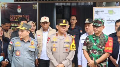 Kapolda Sumsel Dan Rombongan Meninjau Langsung ke Tempat Pemungutan Suara di Kec.Sekayu Muba