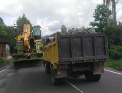 Dum Truck Membawa Material Galian C Tanpa Penutup Bebas Melenggang di Bener Meriah