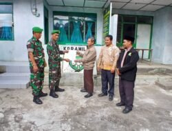 Babinsa Koramil 02/Bebesen Menyerahkan Akta Kelahiran Di Desa Binaan Masing – Masing