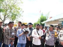 Kabag Ops Polres Aceh Timur Mediasi Pengunjuk Rasa dengan Perusahaan. 