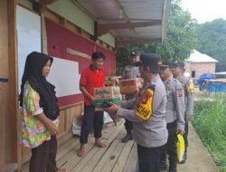 Polsek Pemulutan Salurkan Bantuan Sosial kepada Korban Rumah Roboh di Desa Pemulutan Ilir