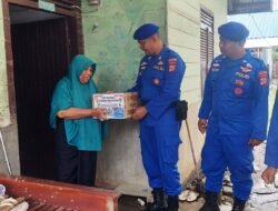 Dukung Program 100 Hari Pertama Kinerja Presiden, Satpolairud Polres Aceh Timur Bagikan Sembako
