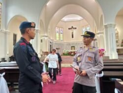 Polrestabes Surabaya dan Tim Jibom Gegana Polda Jatim Lakukan Sterilisasi Gereja Jelang Natal 2024