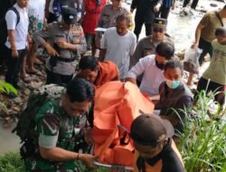 TNI-Polri Sigap Evakuasi Korban di Sungai Desa Duren, Trenggalek