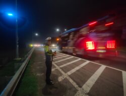 Satlantas Polres Majalengka Cegah Macet Saat Imlek di Gatur Depan Kelenteng