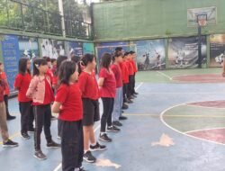 Anggota Koramil 0830/10 Sukolilo Berikan Pelatihan Dasar PBB