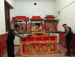 Polres Ngawi Siagakan Personel di Klenteng Sien Hien Kiong, Perayaan Imlek Berlangsung Kondusif