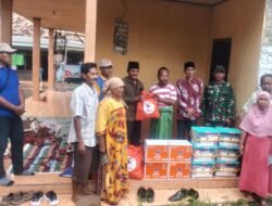 Koramil Salurkan Bantuan Bagi Warga Terdampak Banjir di Tanah Merah
