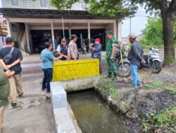 Antisipasi Banjir Koramil 0829-13/Arosbaya Cek gorong-gorong