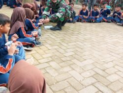 Sertu Suwarto Ajak Senam dan Berikan Albendazole Bagi Siswa-siswi SDN 2 Keleyan