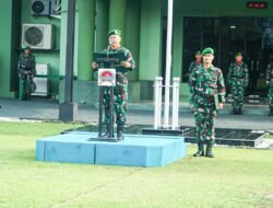 Prajurit TNI dan PNS Kodim 0817/Gresik Laksanakan Upacara Bendera Dengan Khidmat