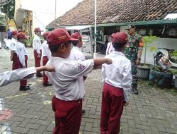 Sentuhan Tangan Babinsa Kelurahan Wonorejo Wujudkan Generasi Berkarakter dan Disiplin Tinggi
