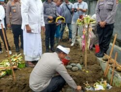 Peletakkan Batu Pertama Kapolres Jembrana, dalam Pembangunan Dapur Satuan Pelayanan Pemenuhan Gizi Polres Jembrana